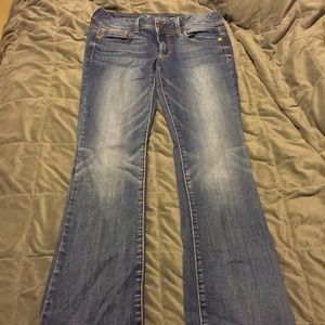 Size 8 regular AE Jeans.